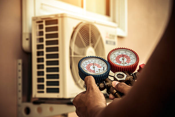 Professional Hvac technician working in Rosendale, WI